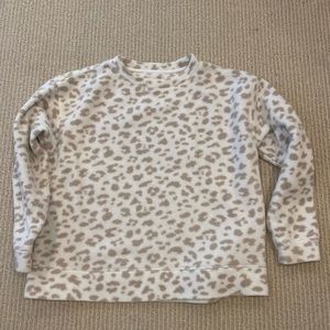 Thread and supply White and tan cheetah print crew neck size XS
